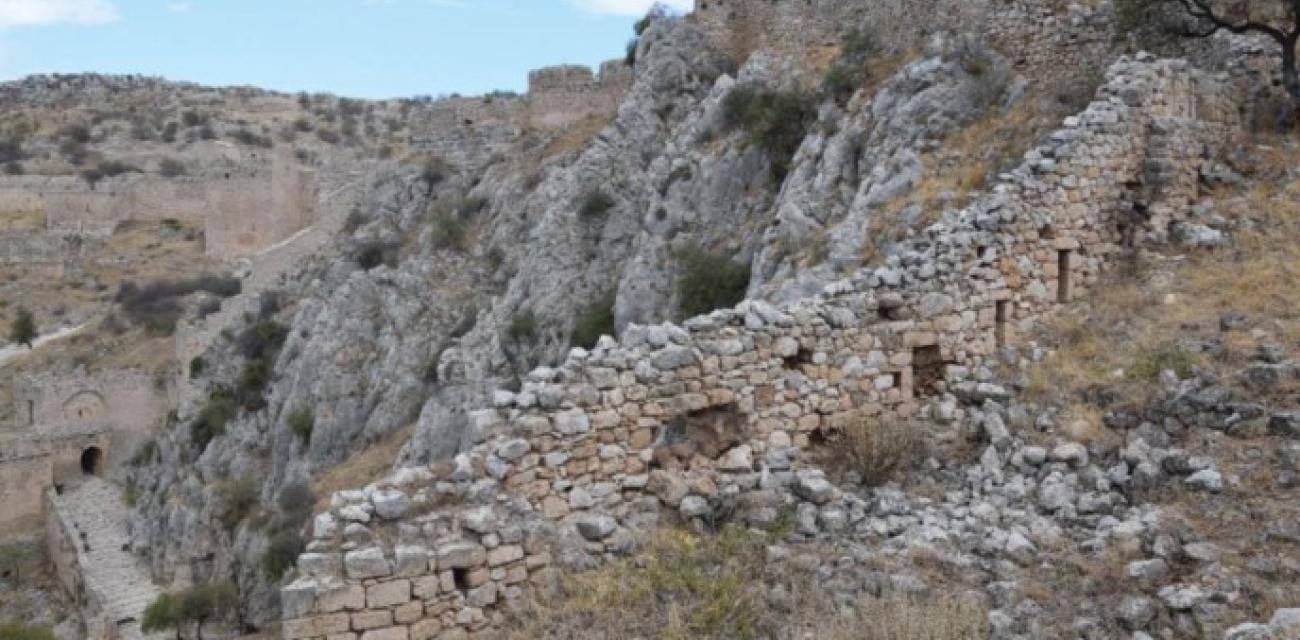 Κάστρο Ακροκορίνθου, θέση 2, εσωτερική άποψη βορείου τείχους